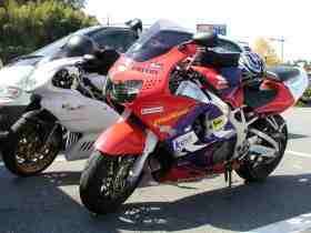 CBR900RR & SS900 (899x591 118kb)