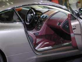 Aston Martin DB9 (700x525 48kb)