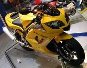 Triumph Daytona 600 (900x708 106kb)
