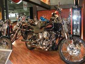 Harley Davidson FXSTS (1120x840 124kb)